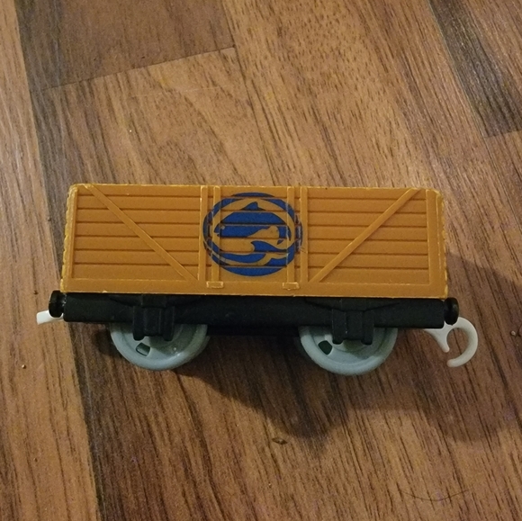 Thomas & Friends Trackmaster Brendan Bay Shipping Company Car - Picture 2 of 2